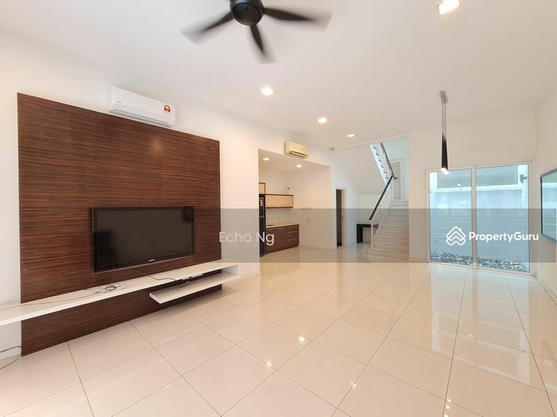 Untuk Disewa - 2.5-storey Terraced House at Amelia