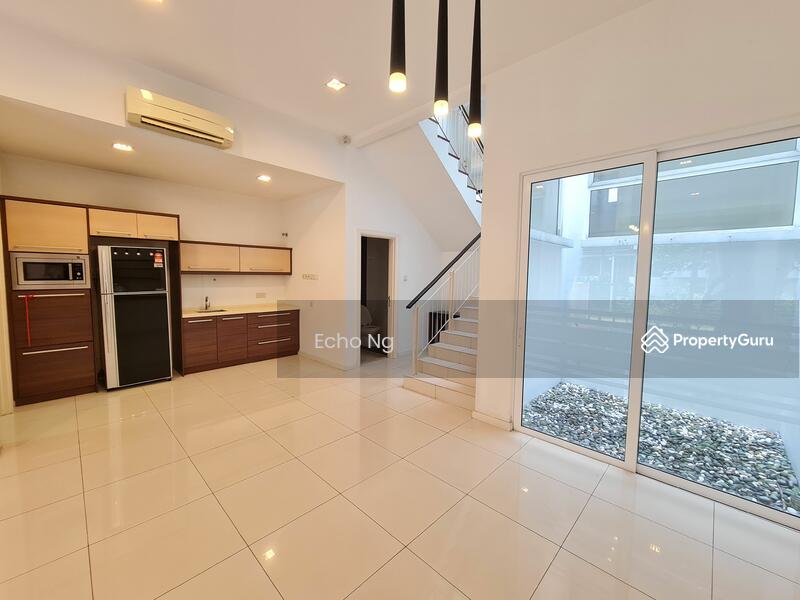 Untuk Disewa - 2.5-storey Terraced House at Amelia