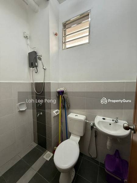 For Rent - Townhouse at Taman Kempas Utama