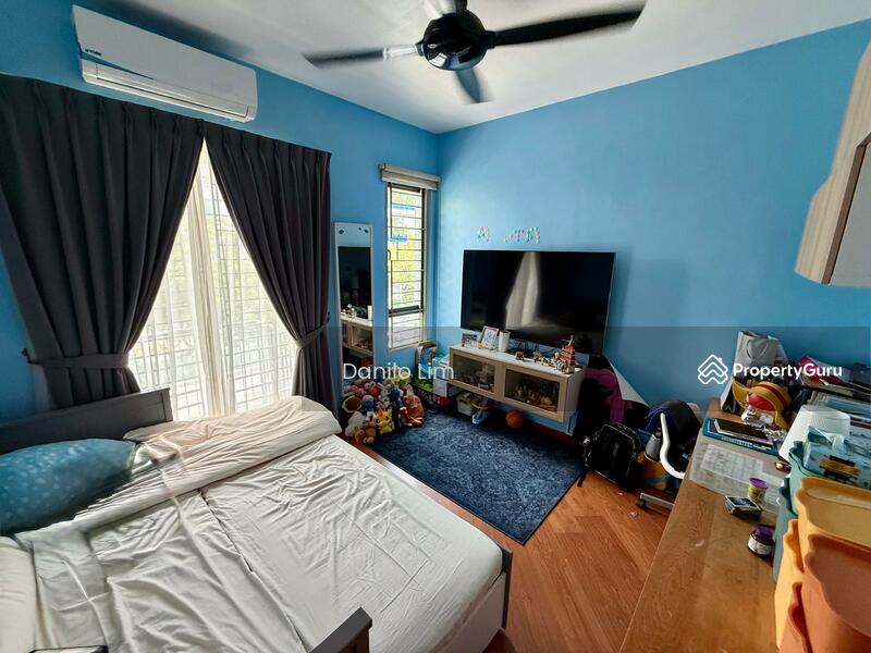 For Sale - Bukit Mandarina, 2.5 Sty, 24x80, 180' KL View, Fully Renovated, Good Condition