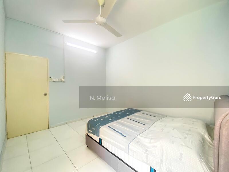 Untuk Dijual - Golden Showers (Kondo Ruby)