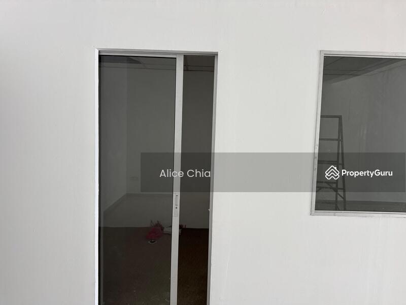 For Rent - Taman Teratai skudai kangkar pulai Facing Main road 1st floor &2nd floor shop RENT