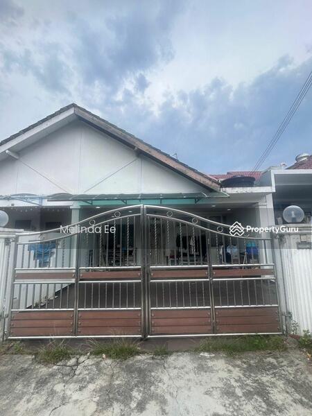 Untuk Dijual - Johor Bahru Taman Molek Renovated 1.5 Storey Terrace 4bed