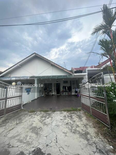 Untuk Dijual - Johor Bahru Taman Molek Renovated 1.5 Storey Terrace 4bed