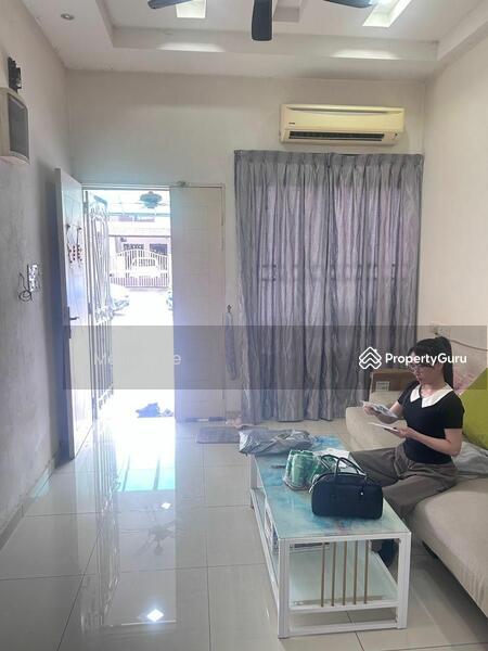 Untuk Dijual - Johor Bahru Taman Molek Renovated 1.5 Storey Terrace 4bed