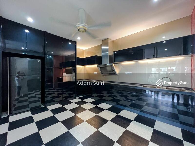 For Sale - 3.5-storey Terraced House at Country Heights Damansara