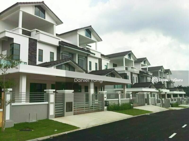 For Sale - Semi-Detached House at Taman Pulai Bayu