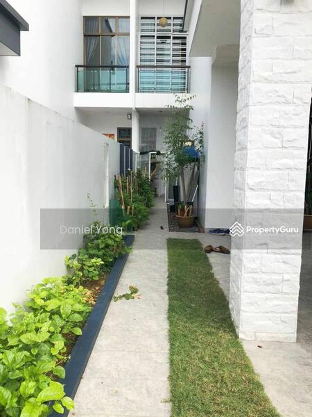 For Sale - Semi-Detached House at Taman Pulai Bayu