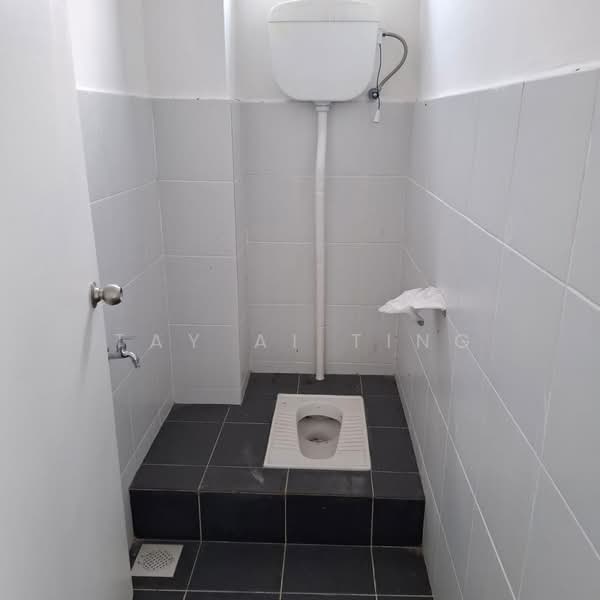 Kedai untuk Dijual di Taman Bukit Kaze (Ulu Tiram) - Tay Ai Ting - Bathroom - PropertyGuru.com.my