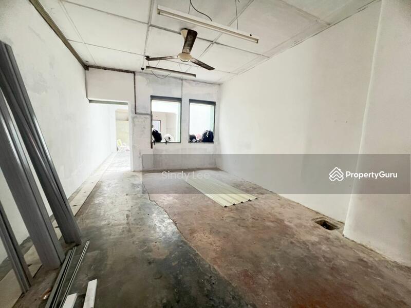 For Rent - 3 STOREY SHOP LOT RENT AT LEBUH CHULIA GEORGETOWN TOURIST HOTSPOT