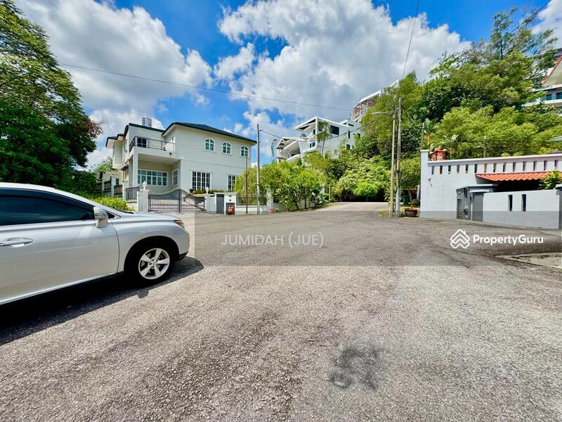 Nice & Move in Condition 3 Storey Bungalow Bukit Rahman Putra Sg Buloh Near the Golf Club