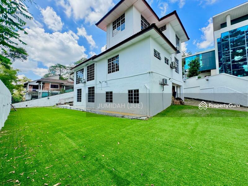 Nice & Move in Condition 3 Storey Bungalow Bukit Rahman Putra Sg Buloh Near the Golf Club
