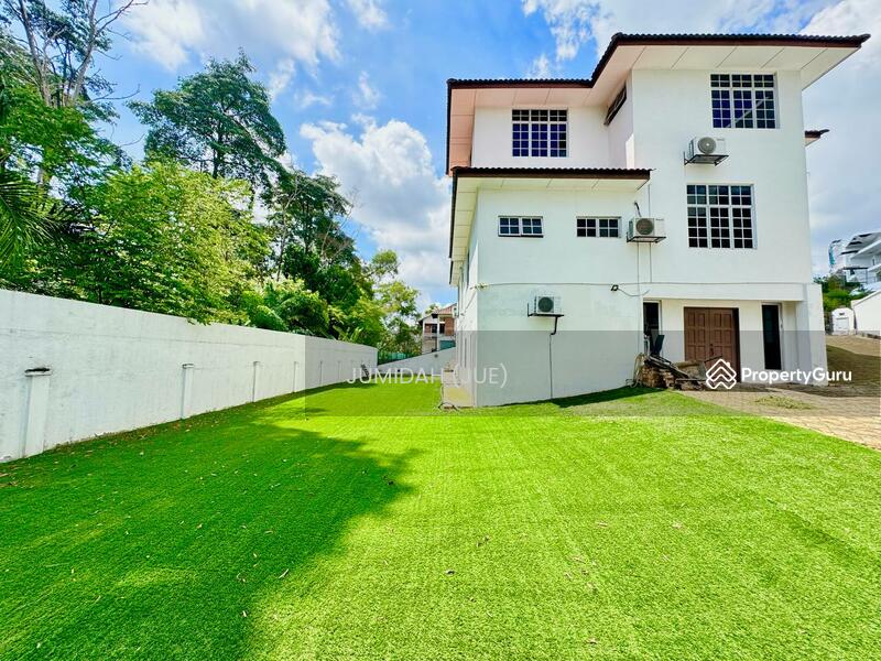 Nice & Move in Condition 3 Storey Bungalow Bukit Rahman Putra Sg Buloh Near the Golf Club