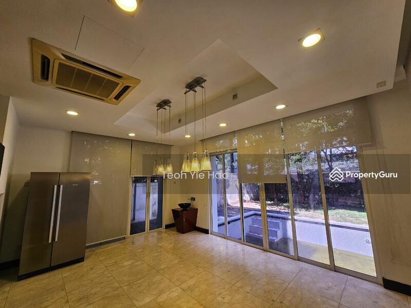For Rent - Flora Murni