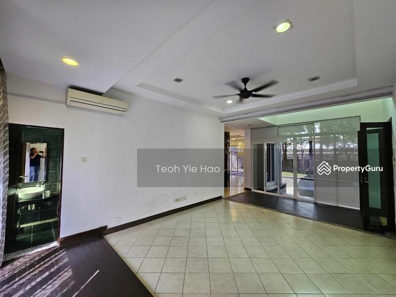 For Rent - Flora Murni