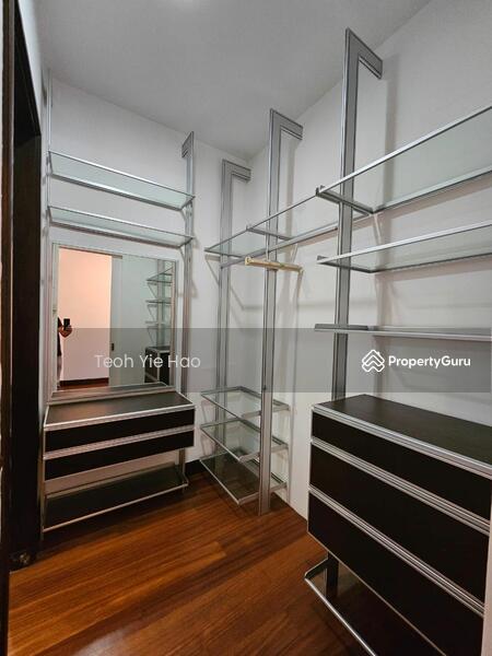 For Rent - Flora Murni