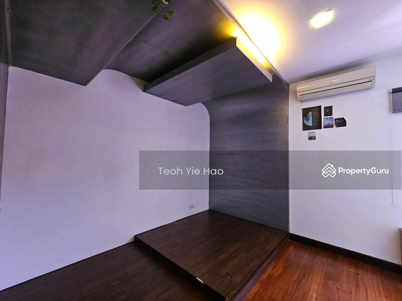 For Rent - Flora Murni