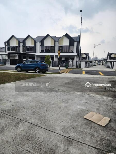 End Lot Double Storey Anira at Bandar Serenia, Sepang.- Facing Open