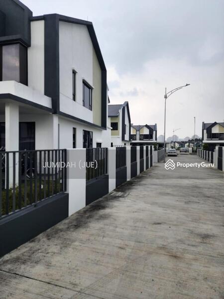 End Lot Double Storey Anira at Bandar Serenia, Sepang.- Facing Open