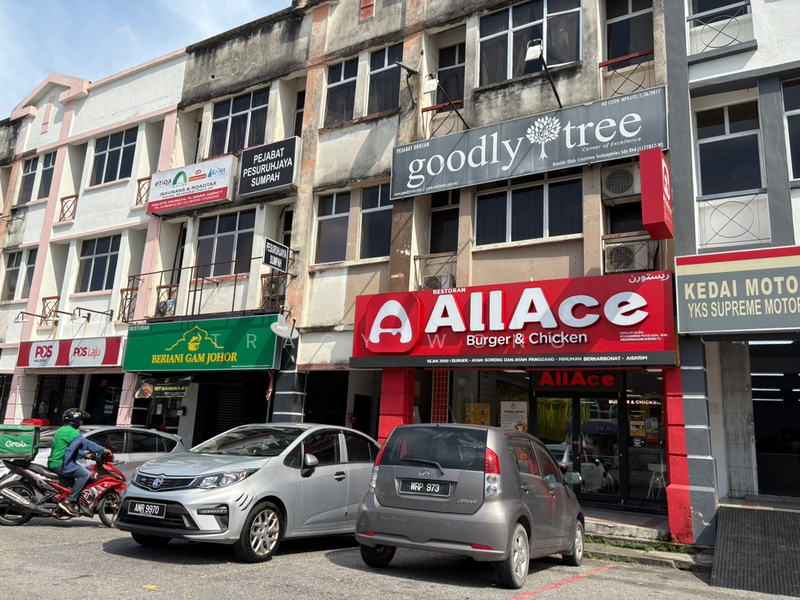 For Sale - [ ROI 5% ] 3 Storey Shoplot, Bandar Seri Putra, Kajang
