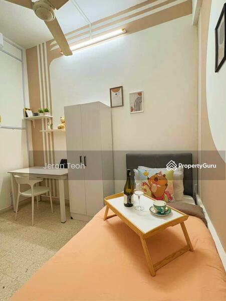 For Rent - Terraced House at SS2