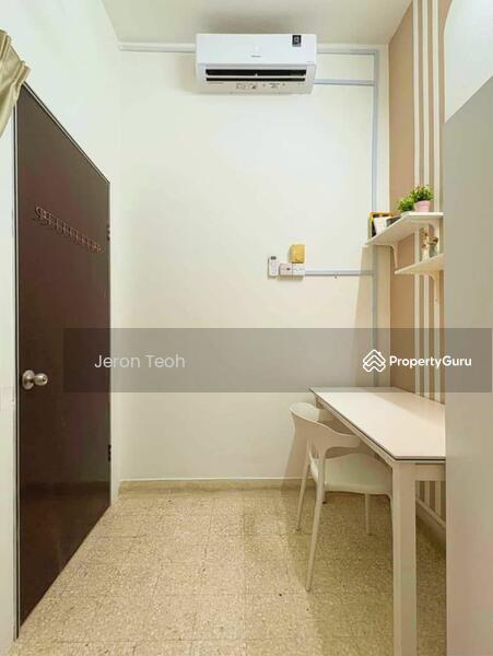 For Rent - Terraced House at SS2