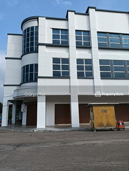 For Rent - Desa Cemerlang ( Facing Main Road ) Shop Lot ( Ground Floor )