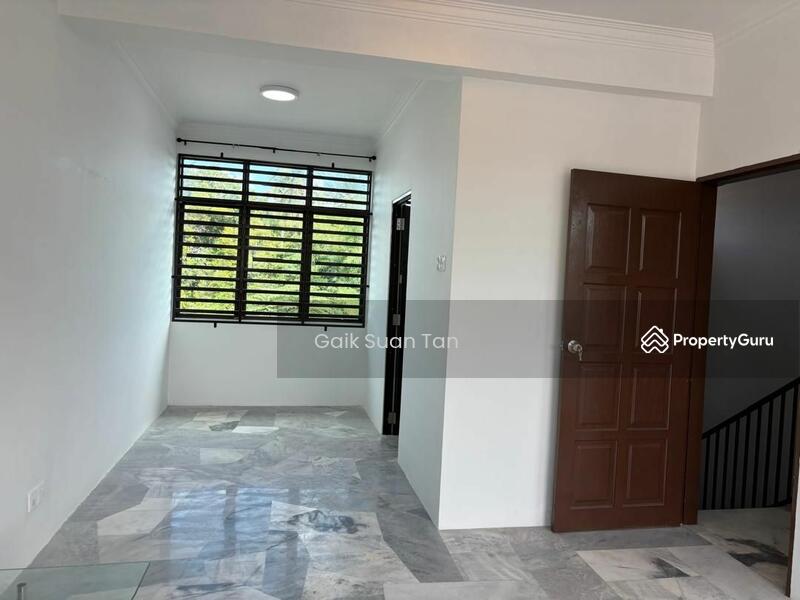 For Rent - 2.5-storey Terraced House at Kampung Masjid