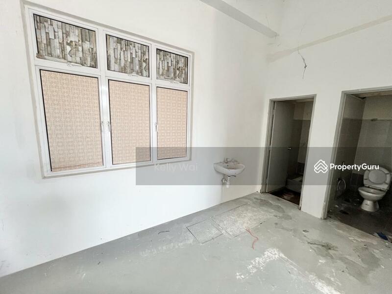 For Sale - Jalan Persiaran Pertama @ Danga Utama 3.5-Storey Shoplot For Sale