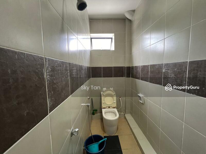 For Rent - Kawasan Perindustrian Taman Johor Tampoi 1.5 Storey Semi D Factory Rent