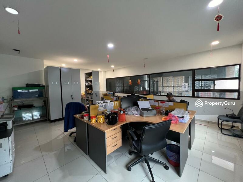 For Rent - Kawasan Perindustrian Taman Johor Tampoi 1.5 Storey Semi D Factory Rent