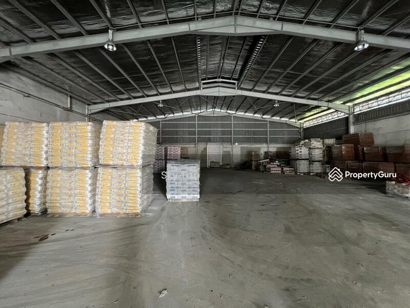For Rent - Kawasan Perindustrian Taman Johor Tampoi 1.5 Storey Semi D Factory Rent