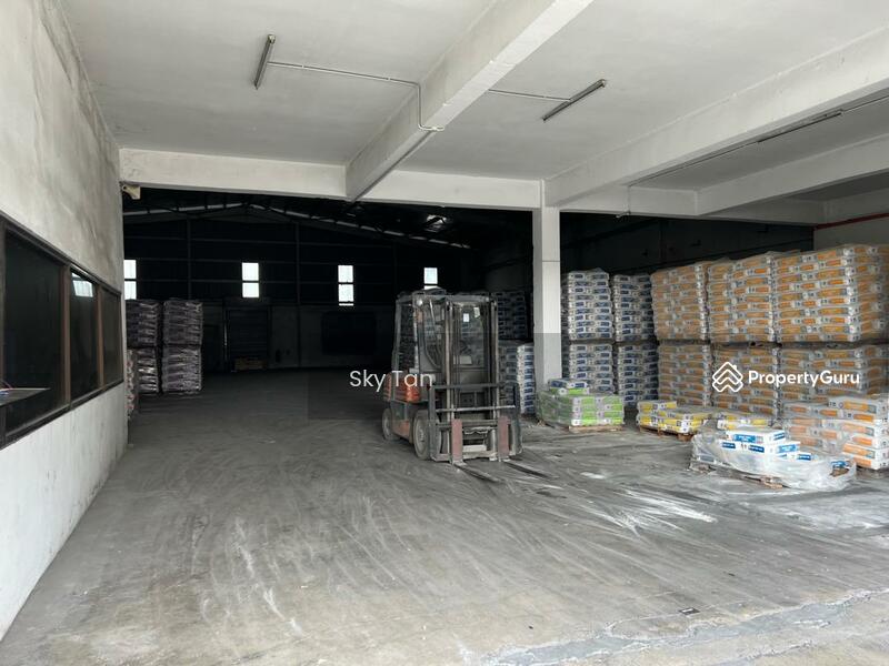 For Rent - Kawasan Perindustrian Taman Johor Tampoi 1.5 Storey Semi D Factory Rent