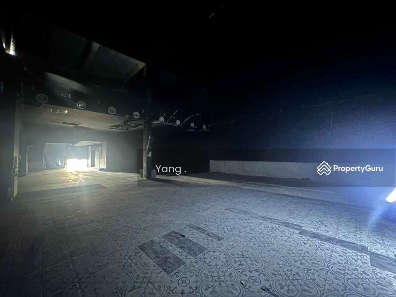Untuk Disewa - 3 storey warehouse (can do Club/ Bar/ Live Music)