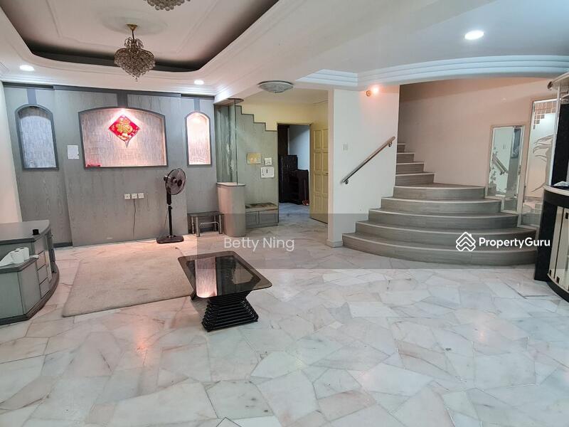For Rent - 2-storey Terrace House at SS2