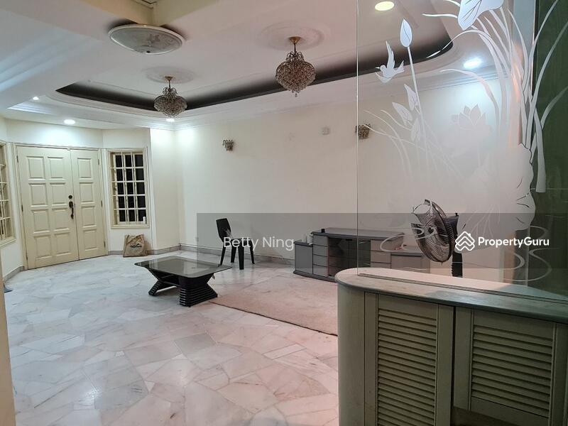 For Rent - 2-storey Terrace House at SS2