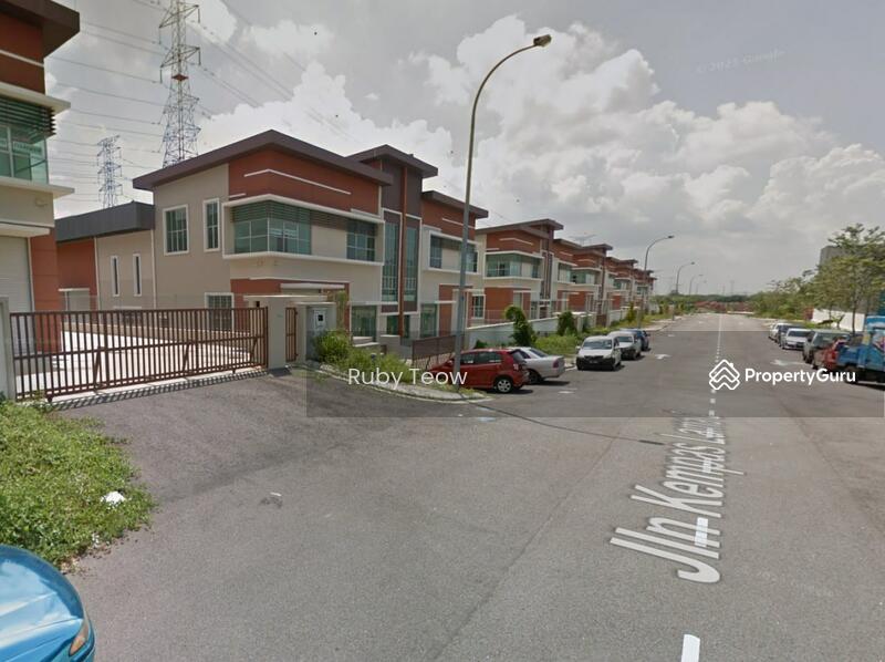 Untuk Disewa - Taman Perindustrian Kempas Lama – 1.5 Storey Semi-Detached Factory (2 Adjoined) for Rent