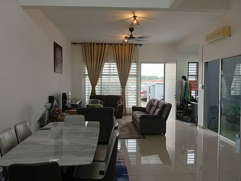 Terraced House for Sale in Bandar Springhill (Jimah) - Azrul Othman - Living Room - PropertyGuru.com.my