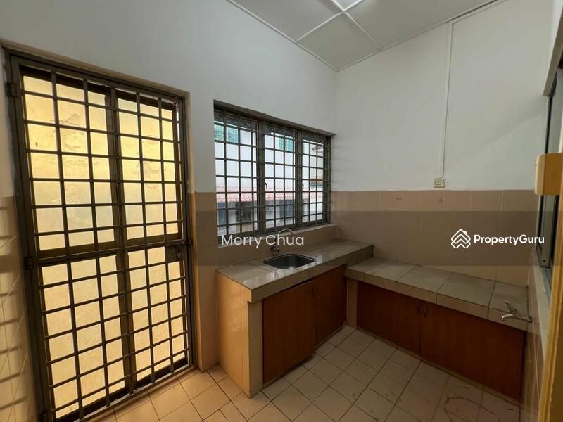 For Rent - Ulu Tiram Taman Gaya 1.5 Storey