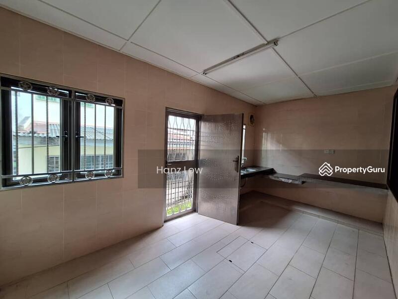 For Rent - ( No Facing House + Extended Kitchen) 2 Sty Saujana Puchong @ Puchong