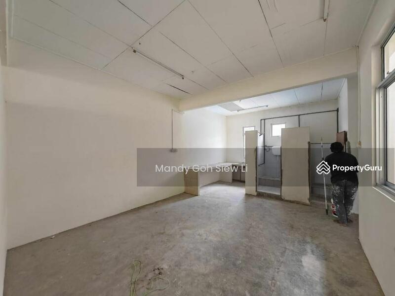 For Rent - Ulu Tiram Taman Puteri Wangsa 3 Storey Shop Lot