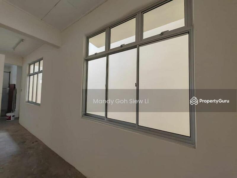 For Rent - Ulu Tiram Taman Puteri Wangsa 3 Storey Shop Lot