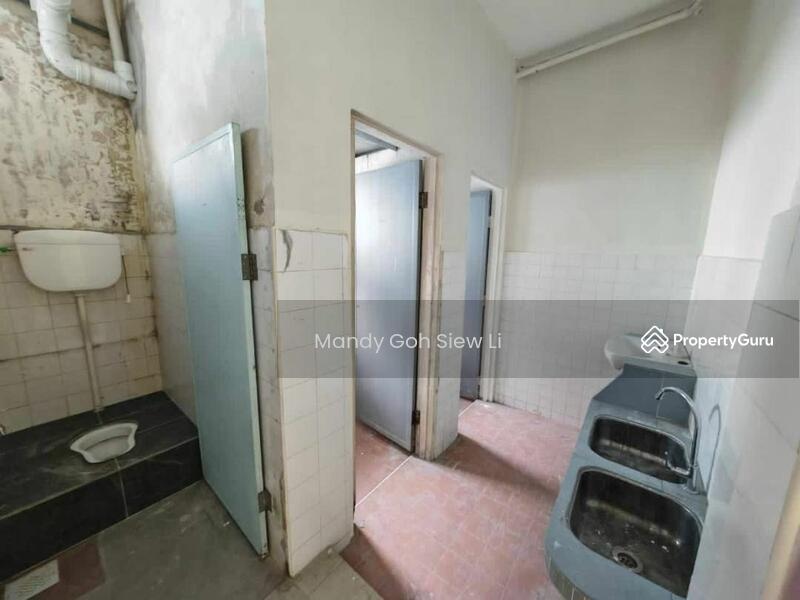 For Rent - Ulu Tiram Taman Puteri Wangsa 3 Storey Shop Lot