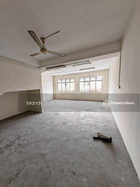 For Rent - Ulu Tiram Taman Puteri Wangsa 3 Storey Shop Lot