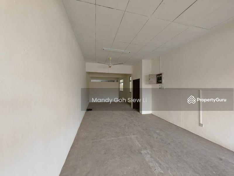 For Rent - Ulu Tiram Taman Puteri Wangsa 3 Storey Shop Lot