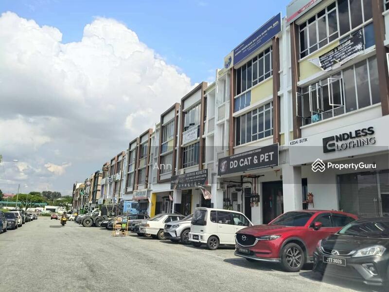 Untuk Dijual - Bandar Putra 3 Storey Terrace Shop Lot