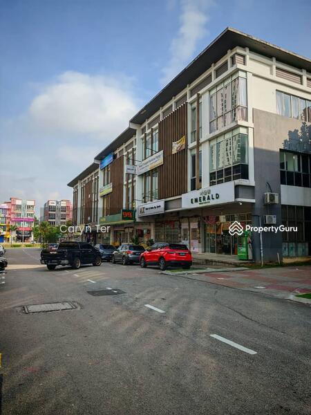 Untuk Dijual - Taman Cahaya Kota Puteri ( Intermediate Lot ) 3-Storey Commercial Shoplot