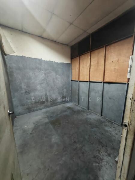 For Sale - Taman Cahaya Kota Puteri ( Intermediate Lot ) 3-Storey Commercial Shoplot