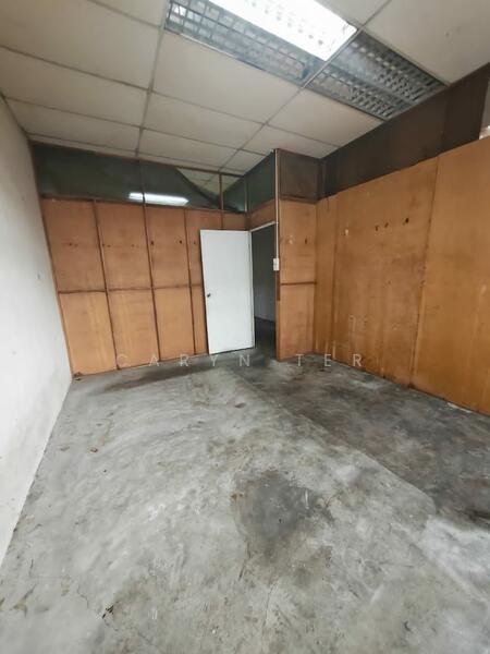 For Sale - Taman Cahaya Kota Puteri ( Intermediate Lot ) 3-Storey Commercial Shoplot