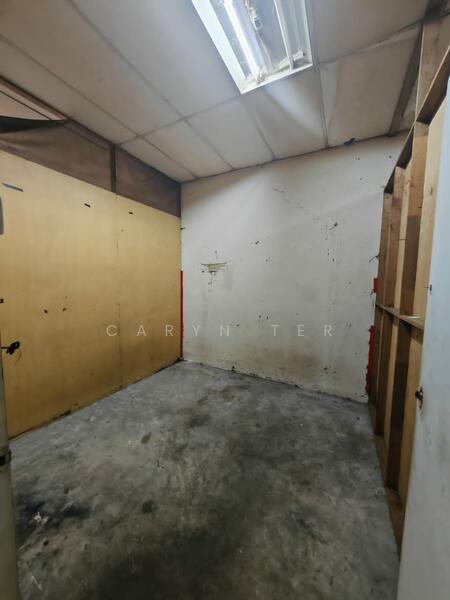 For Sale - Taman Cahaya Kota Puteri ( Intermediate Lot ) 3-Storey Commercial Shoplot